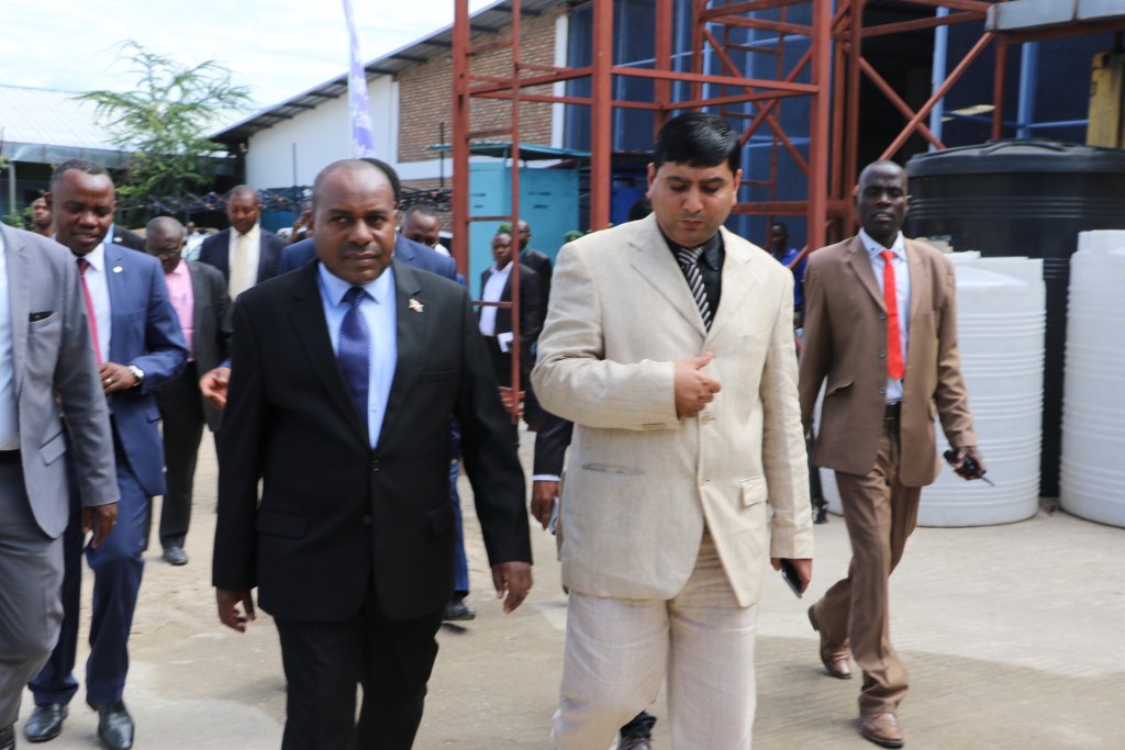 #Burundi: HE  @ButoreJ  pay a visit to the plastic products manufacturing plant,